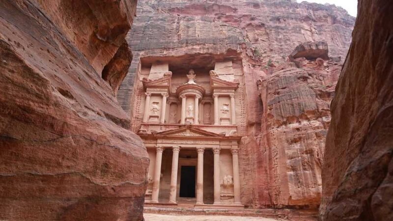 رحيل البريطاني الذي عشق البتراء وعاد إليها 75 مرة