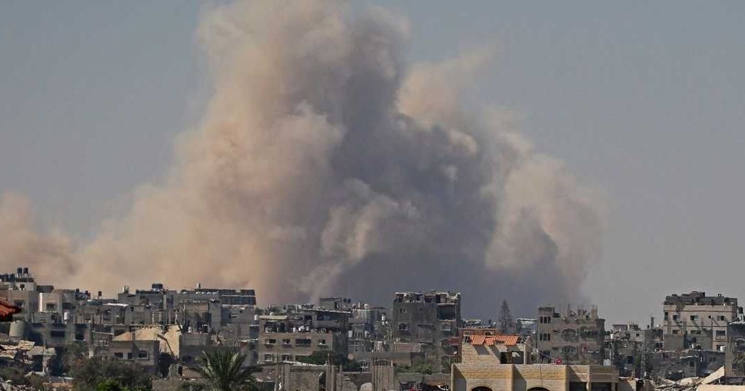 توترات أمنية في غزة: اعتقال قيادي بحماس وسقوط قتلى إسرائيليين