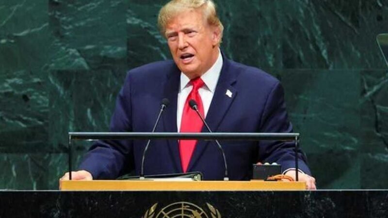 ترامب يدعو لحصار اقتصادي شامل على إيران ويتوقع اتفاقاً بعد نوفمبر