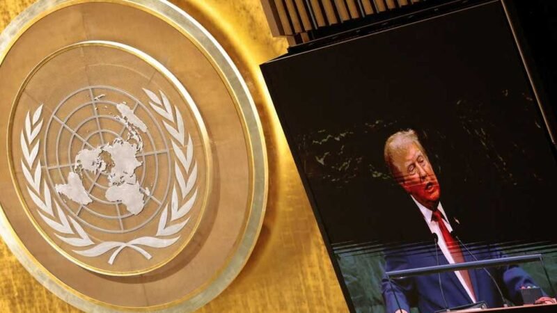 ترامب يرفض الدعوات الدولية لتنظيم تقنيات الذكاء الاصطناعي