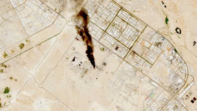 الدفاع المدني السعودي يعلن أضراراً مادية في الرياض إثر اعتراض صاروخ بالستي