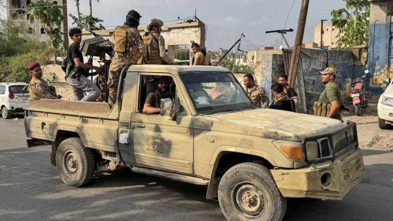 اليمن: مئات القتلى في مواجهات وغارات جوية خلال 5 أيام