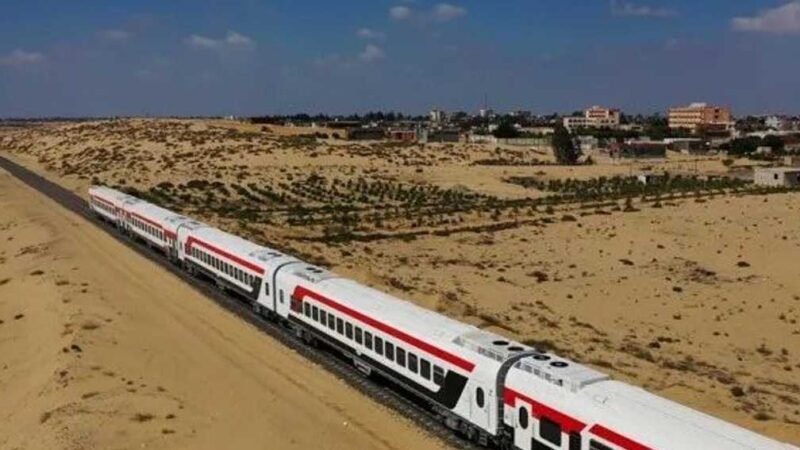 مصر تبدأ تركيب قضبان السكك الحديدية لمشروع ممر العريش–طابا