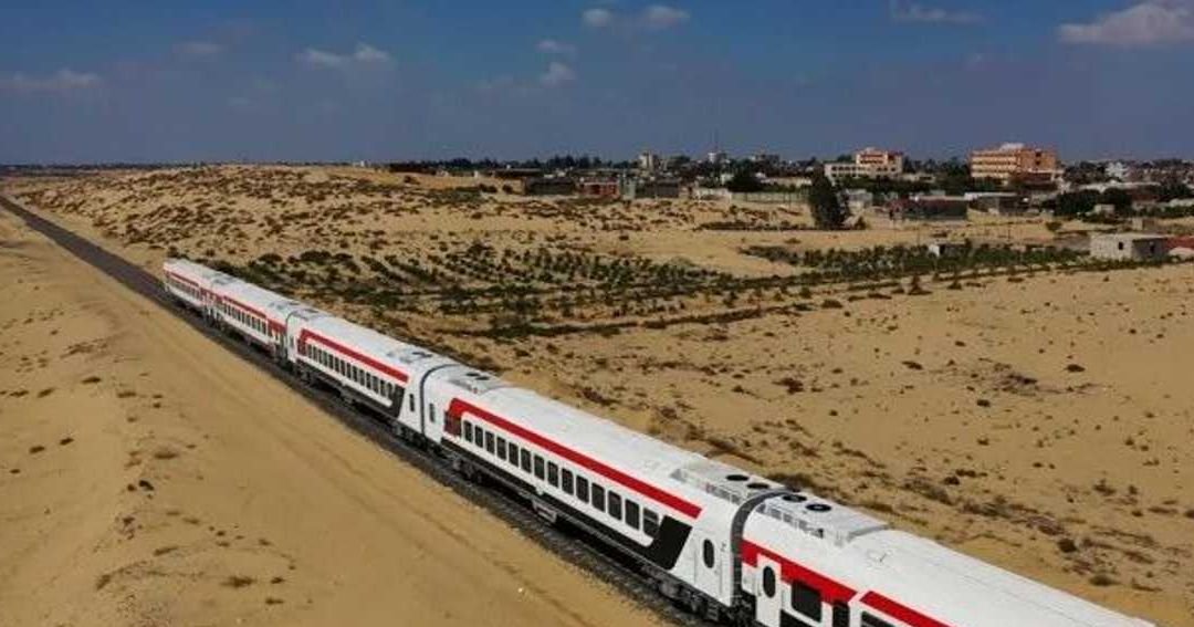 مصر تبدأ تركيب قضبان السكك الحديدية لمشروع ممر العريش–طابا