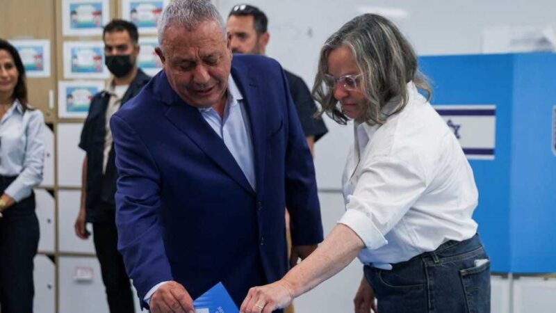 آيزنكوت يتهم نتنياهو بمحاولة تقويض الثقة في نتائج الانتخابات الإسرائيلية