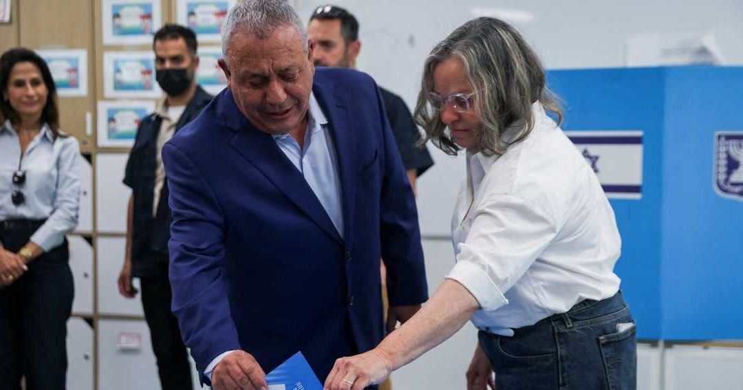 آيزنكوت يتهم نتنياهو بمحاولة تقويض الثقة في نتائج الانتخابات الإسرائيلية